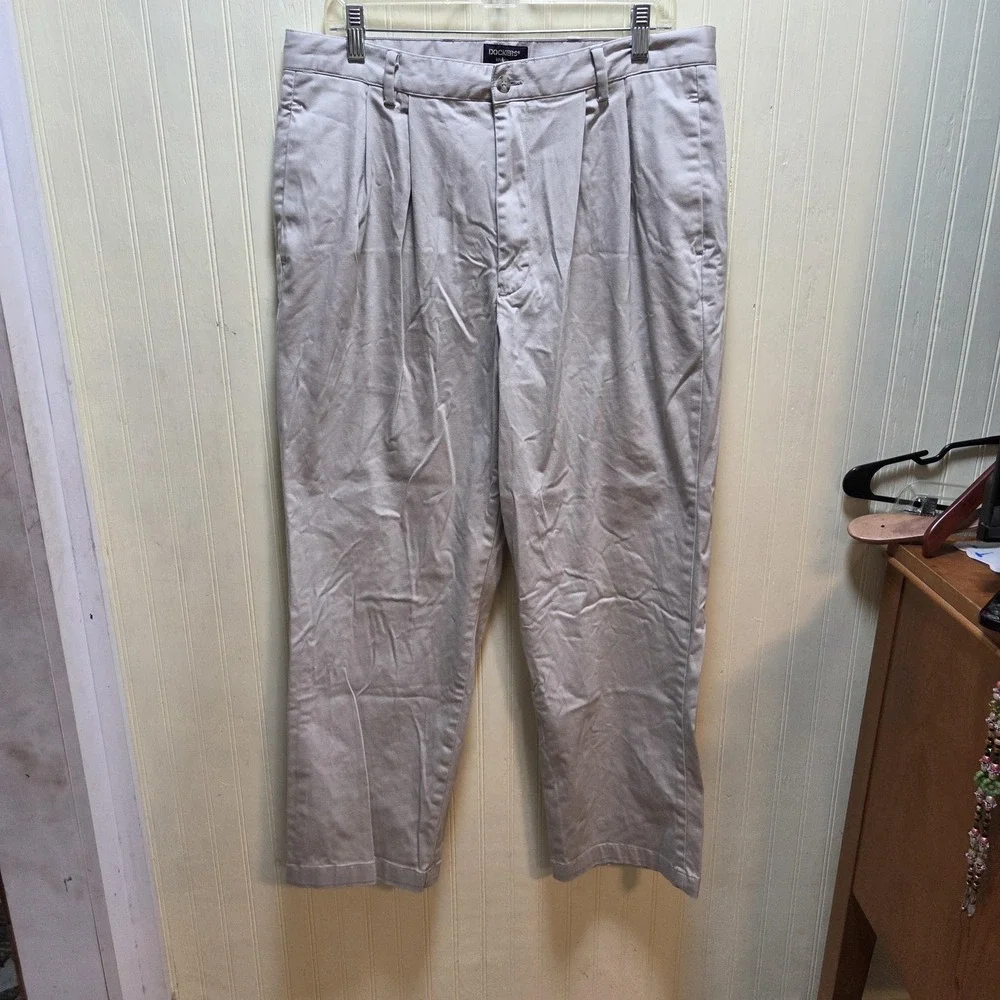Dockers Pants Mens 35x28 Beige Pleated Khakis Stretch Classic Fit Casual